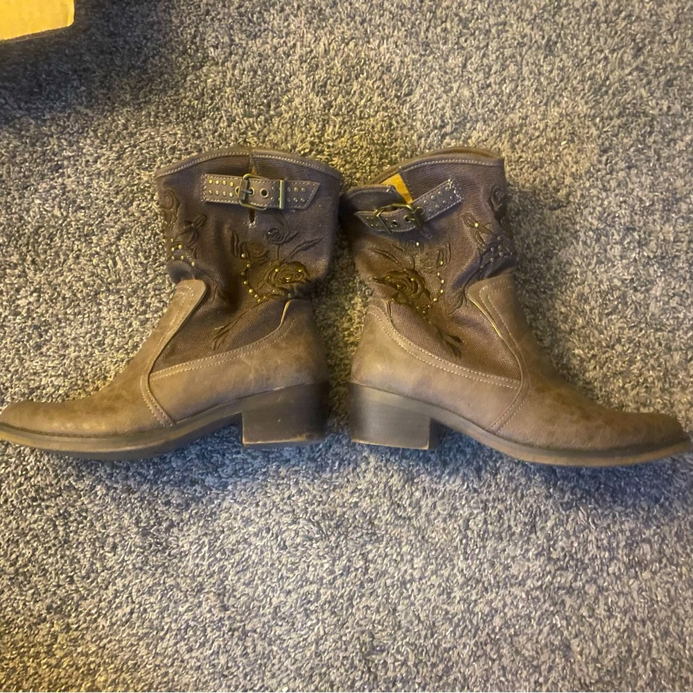 Bare Traps Brown Floral Embroidered Boots Size 8 M Quaker Womens Shoes